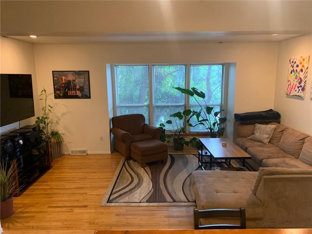 17 Hemingway Street Pittsburgh, PA 15213 - Photo 3 of 16 Gallery Image 3