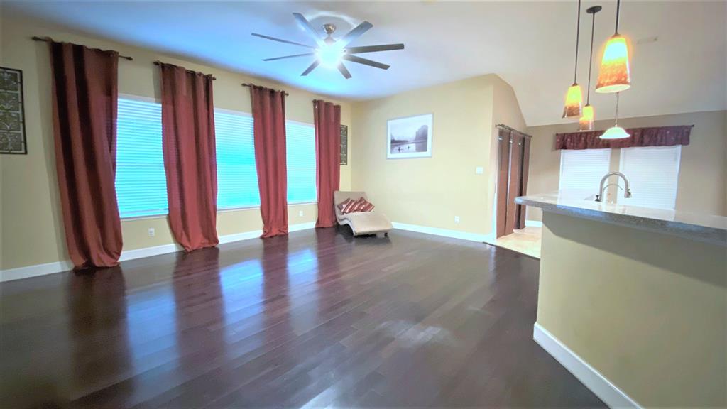 835 Roaring Springs Road Grand Prairie, TX 75052 - Photo 3 of 9 Gallery Image 3