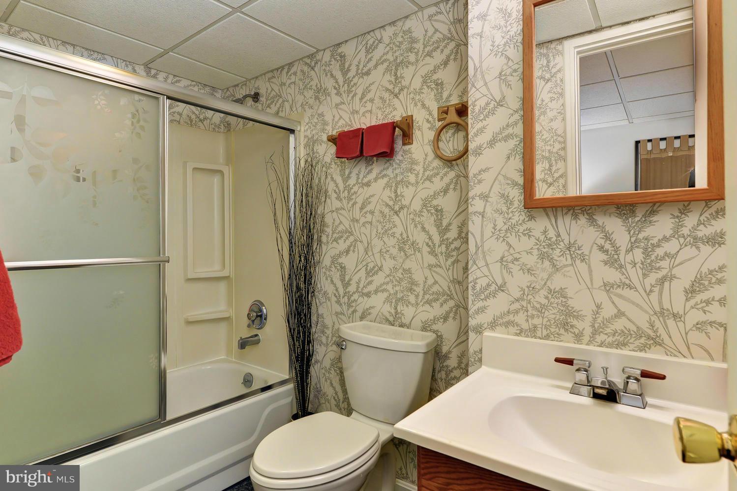 4926 South Chesterfield Road Arlington, VA 22206 - Photo 13 of 26 Bath