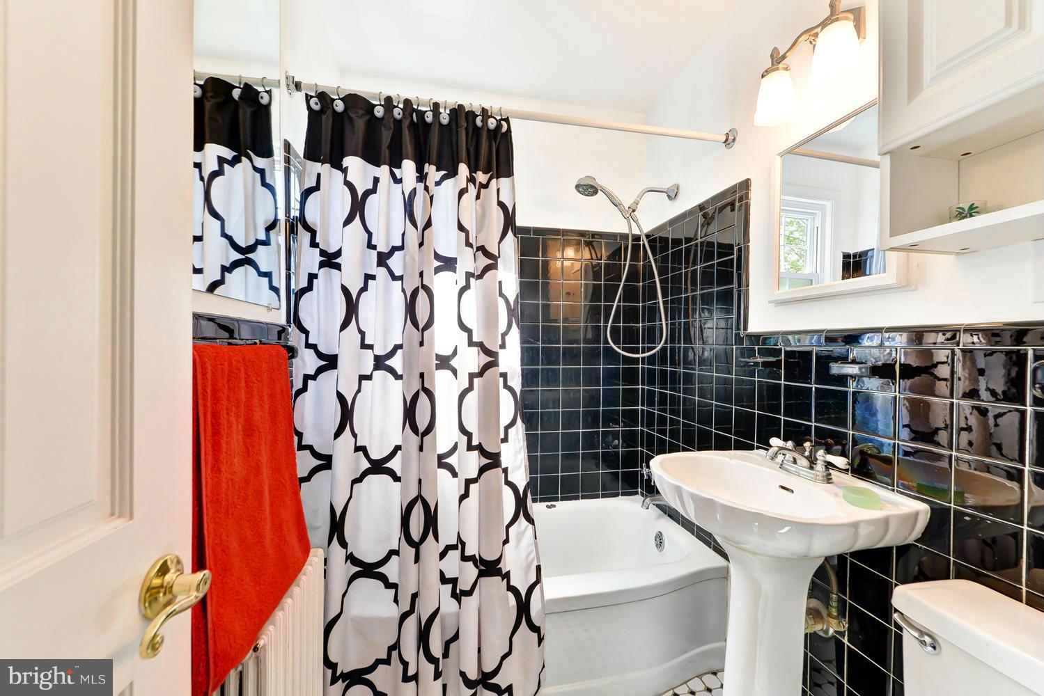 4926 South Chesterfield Road Arlington, VA 22206 - Photo 8 of 26 Bath