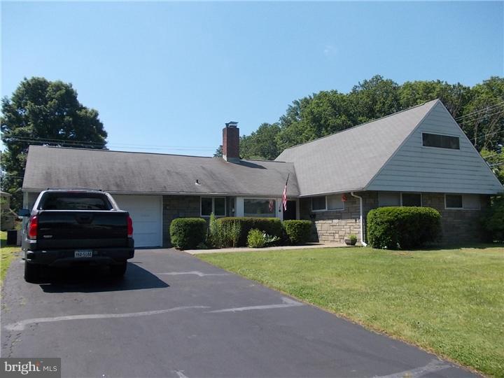 12 Roving Road Levittown, PA 19056 - Photo 2 of 25 Exterior