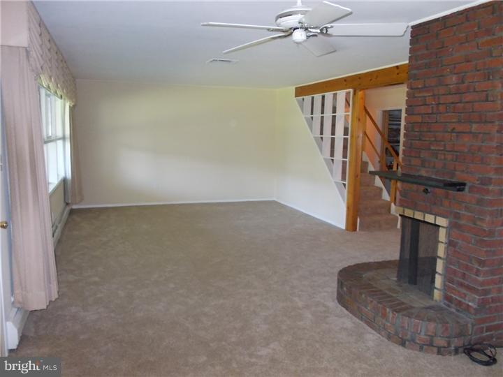 12 Roving Road Levittown, PA 19056 - Photo 11 of 25 Living Room