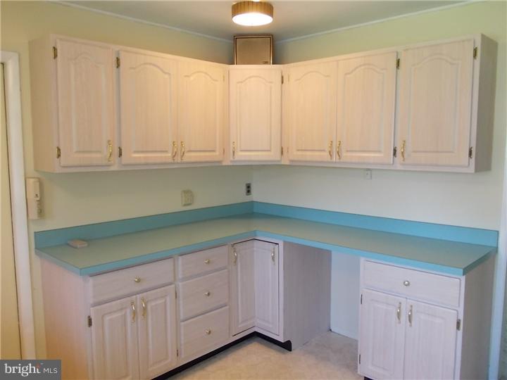 12 Roving Road Levittown, PA 19056 - Photo 7 of 25 Kitchen