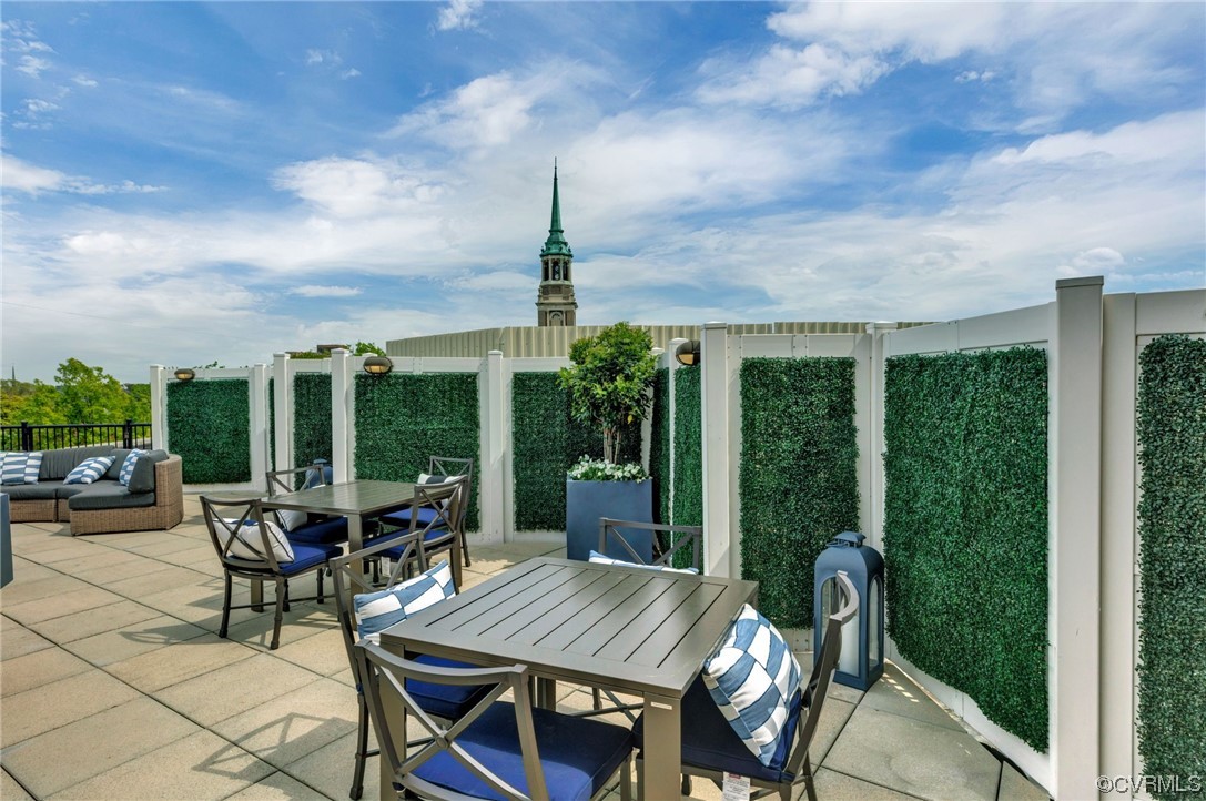 413 Stuart Circle, Unit U5E Richmond, VA 23220 - Photo 17 of 29 a view of a patio with a table chairs and a table