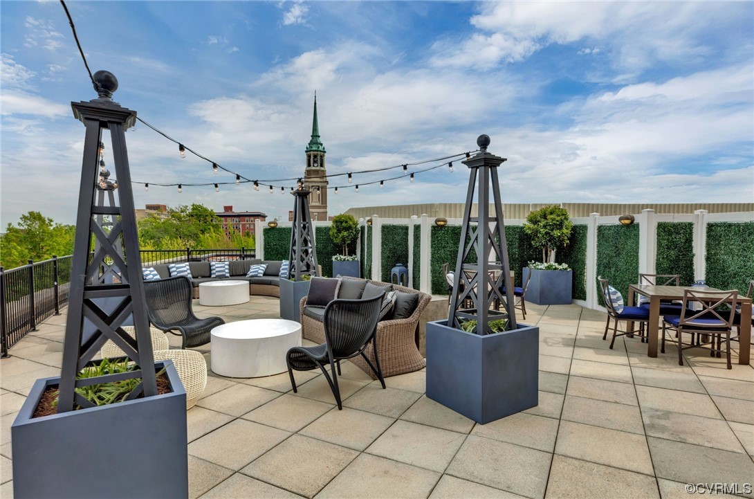 413 Stuart Circle, Unit U5E Richmond, VA 23220 - Photo 19 of 29 a view of a patio with dining table and chairs