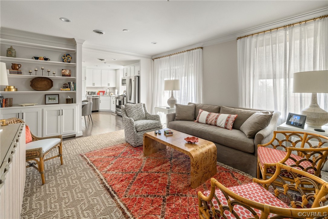 413 Stuart Circle, Unit U5E Richmond, VA 23220 - Photo 2 of 29 a living room with furniture and a large window