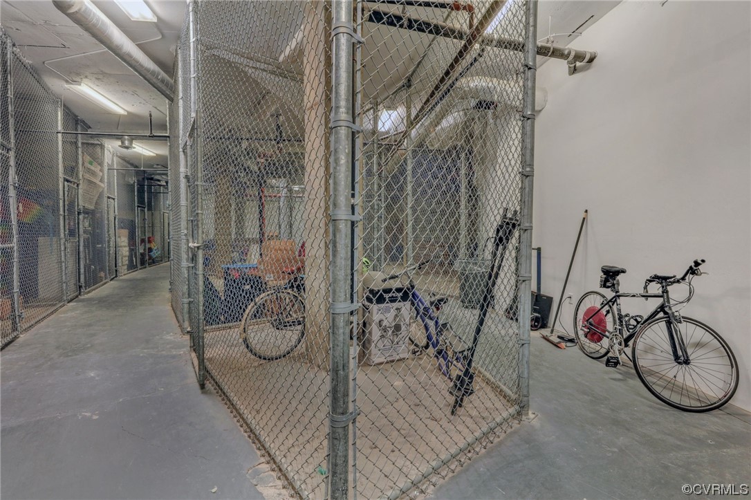413 Stuart Circle, Unit U5E Richmond, VA 23220 - Photo 21 of 29 a view of entryway with wooden floor
