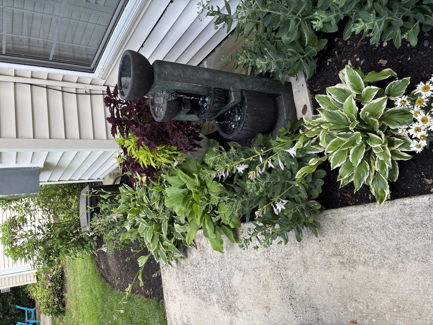 8 Lily Court Bolingbrook, IL 60440 - Photo 30 of 33 a view of a backyard with plants