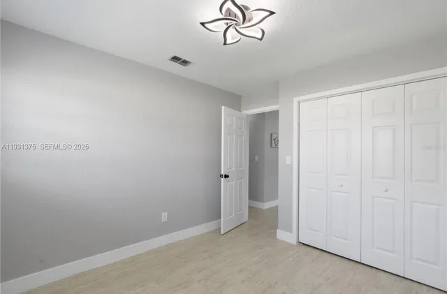 a view of a livingroom with closet