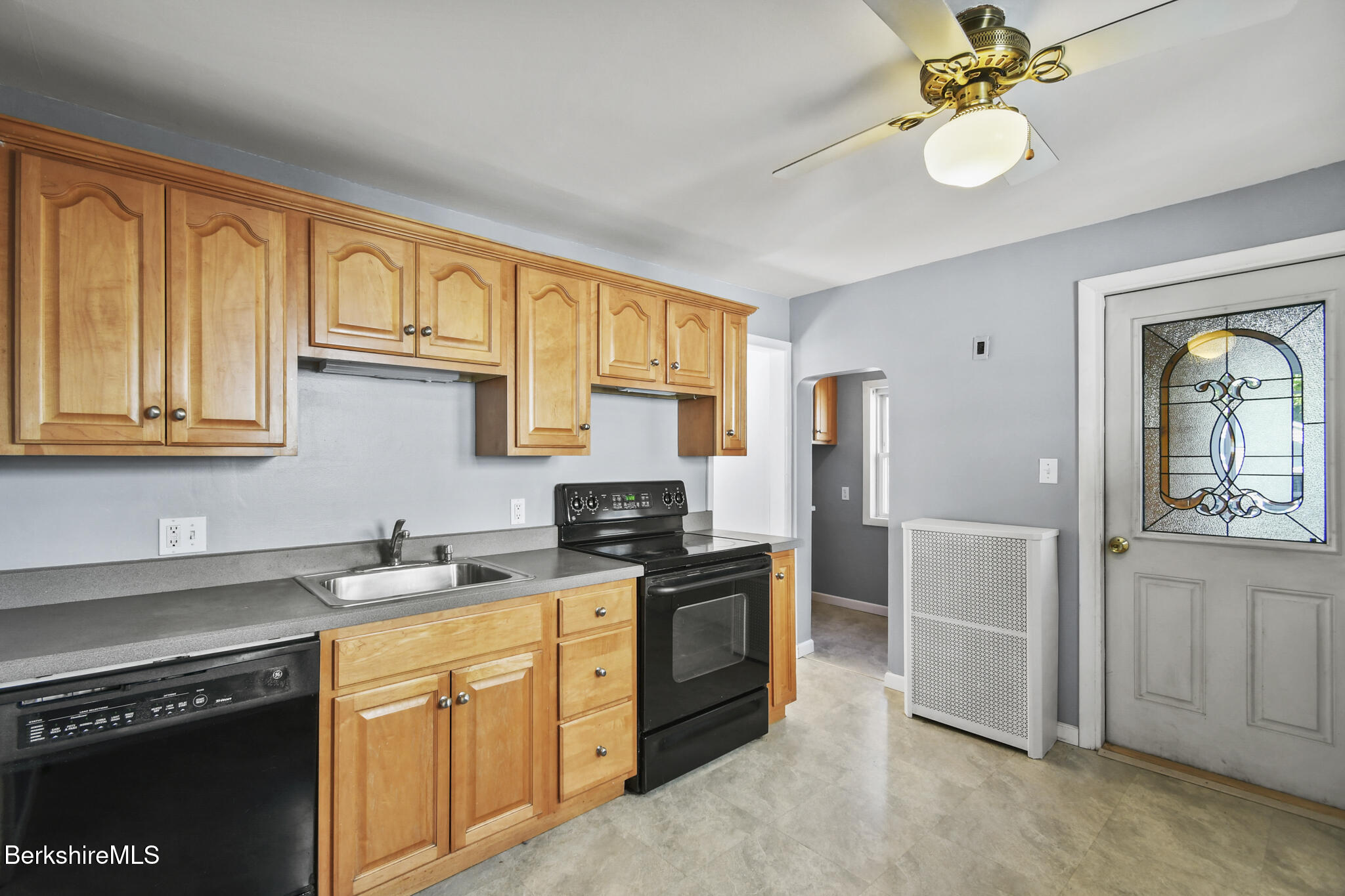 66 Holmes Road Pittsfield, MA 01201 - Photo 25 of 37 66 Holmes RoadPittsfieldMA 01201-24