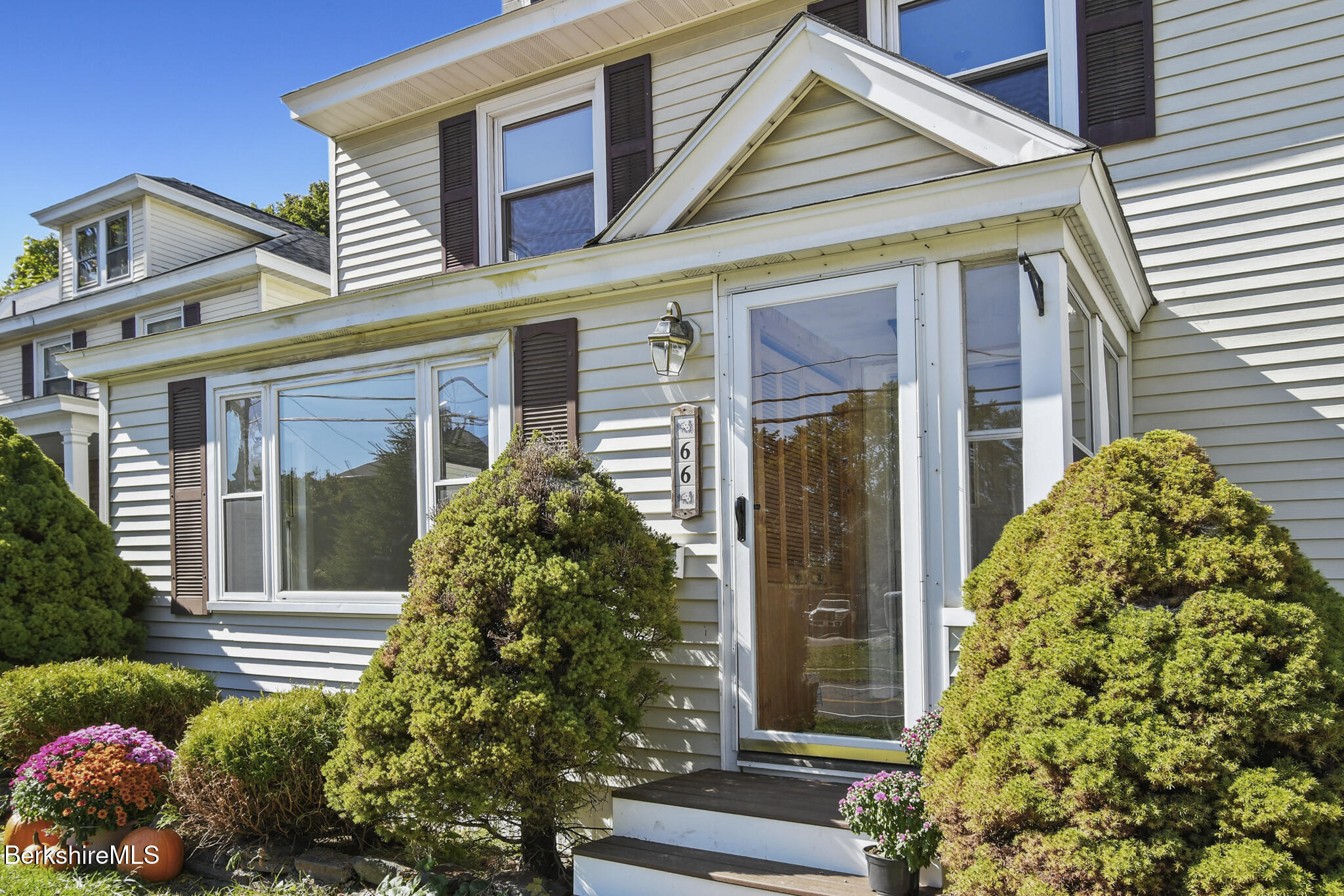 66 Holmes Road Pittsfield, MA 01201 - Photo 3 of 37 66 Holmes RoadPittsfieldMA 01201-04