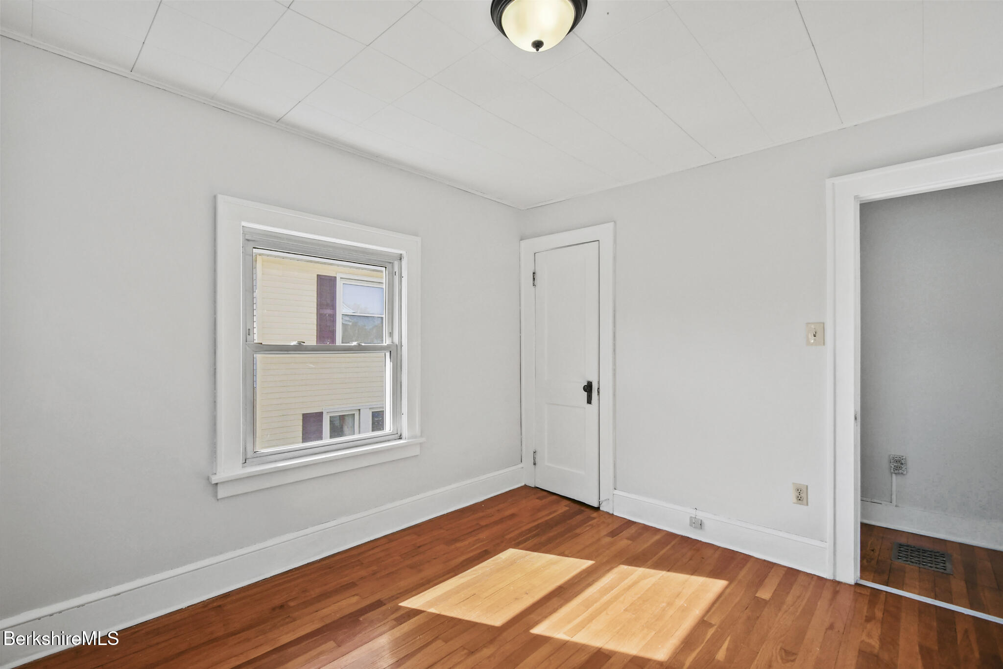 66 Holmes Road Pittsfield, MA 01201 - Photo 35 of 37 66 Holmes RoadPittsfieldMA 01201-31