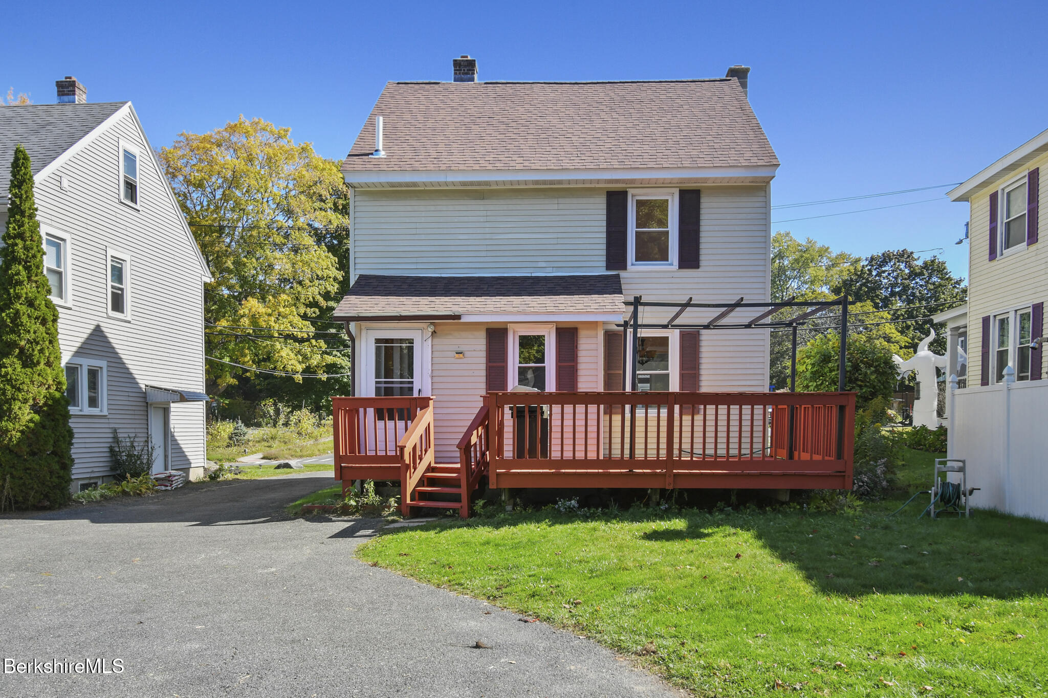 66 Holmes Road Pittsfield, MA 01201 - Photo 4 of 37 66 Holmes RoadPittsfieldMA 01201-05