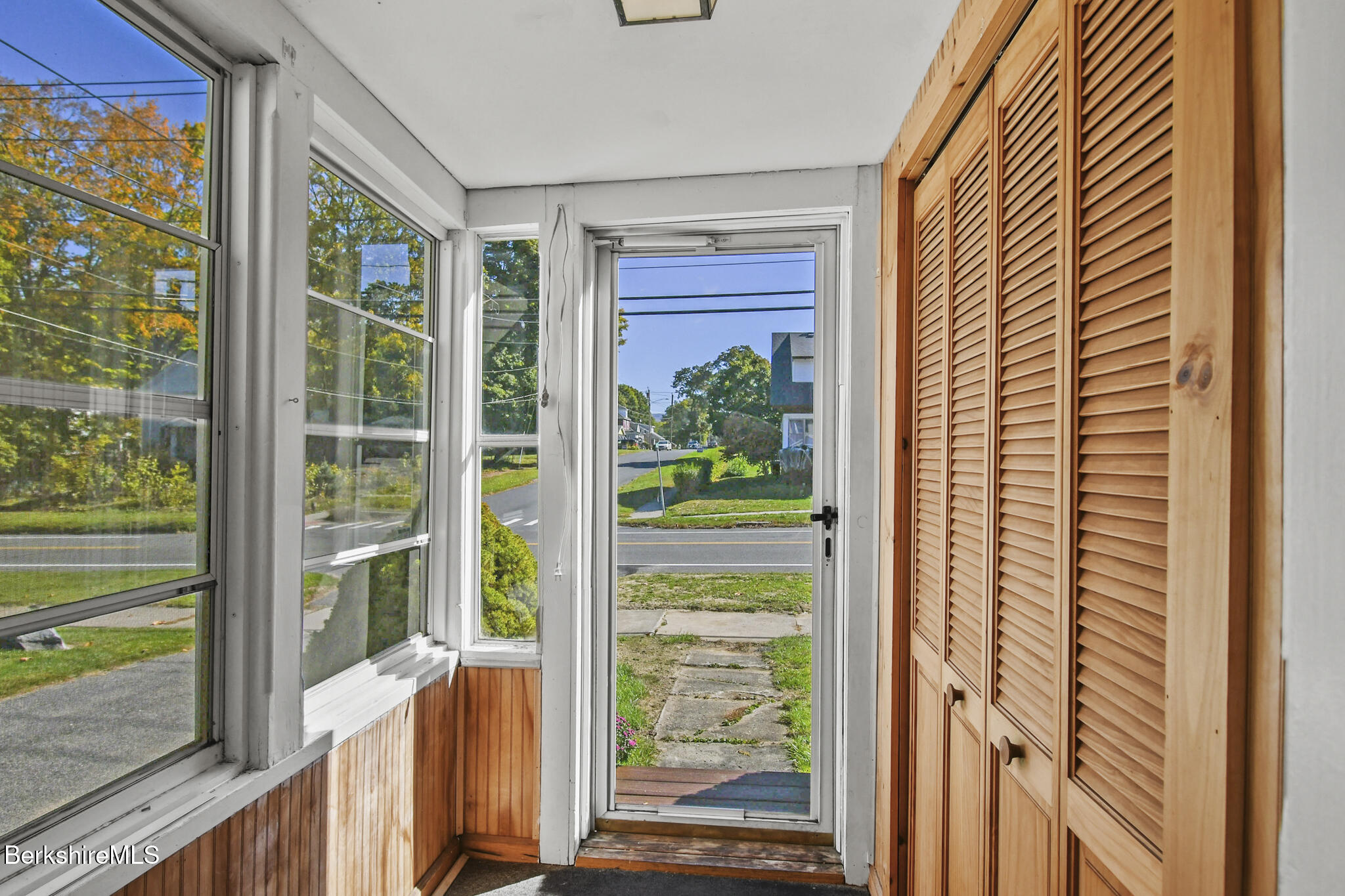 66 Holmes Road Pittsfield, MA 01201 - Photo 9 of 37 66 Holmes RoadPittsfieldMA 01201-10