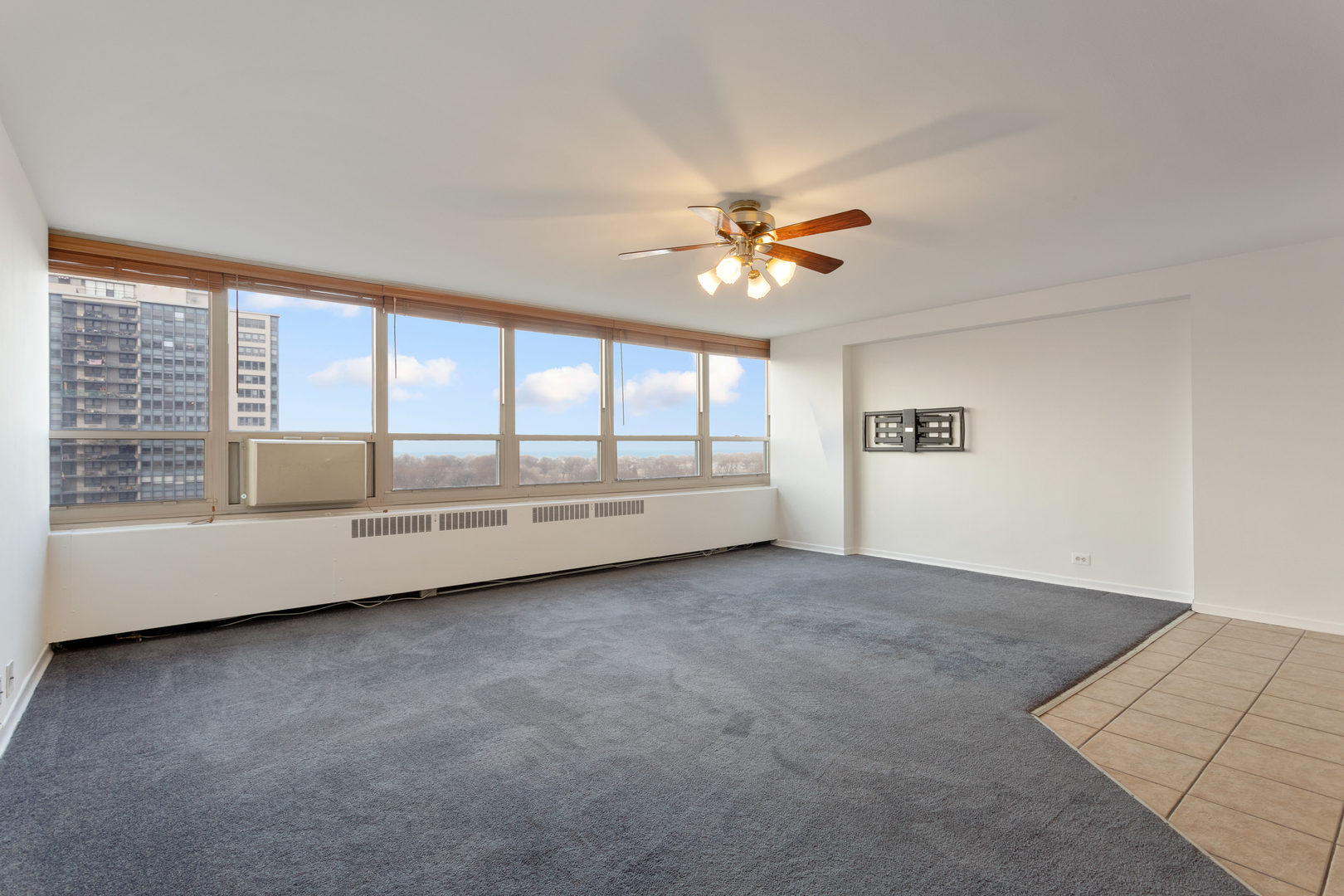 3950 North Lake Shore Drive, Unit 1006B Chicago, IL 60613 - Photo 3 of 12 an empty room with windows