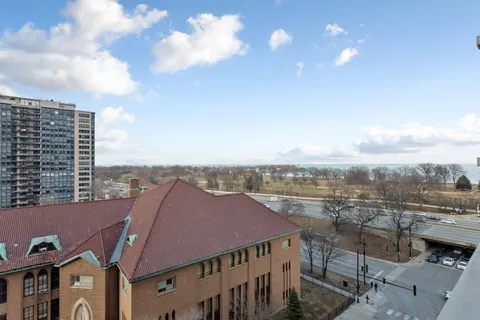 $289,000 | 3950 North Lake Shore Drive, Unit 1006B, Chicago, IL 60613