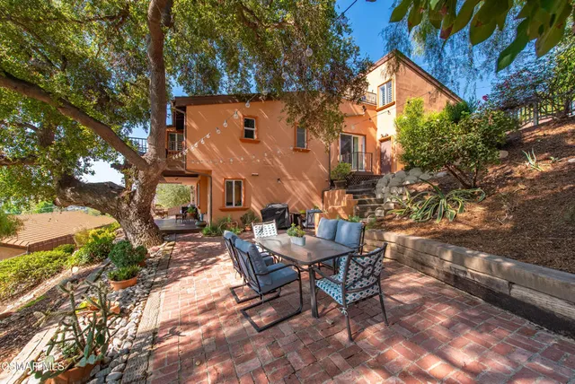 a view of a yard with a tree