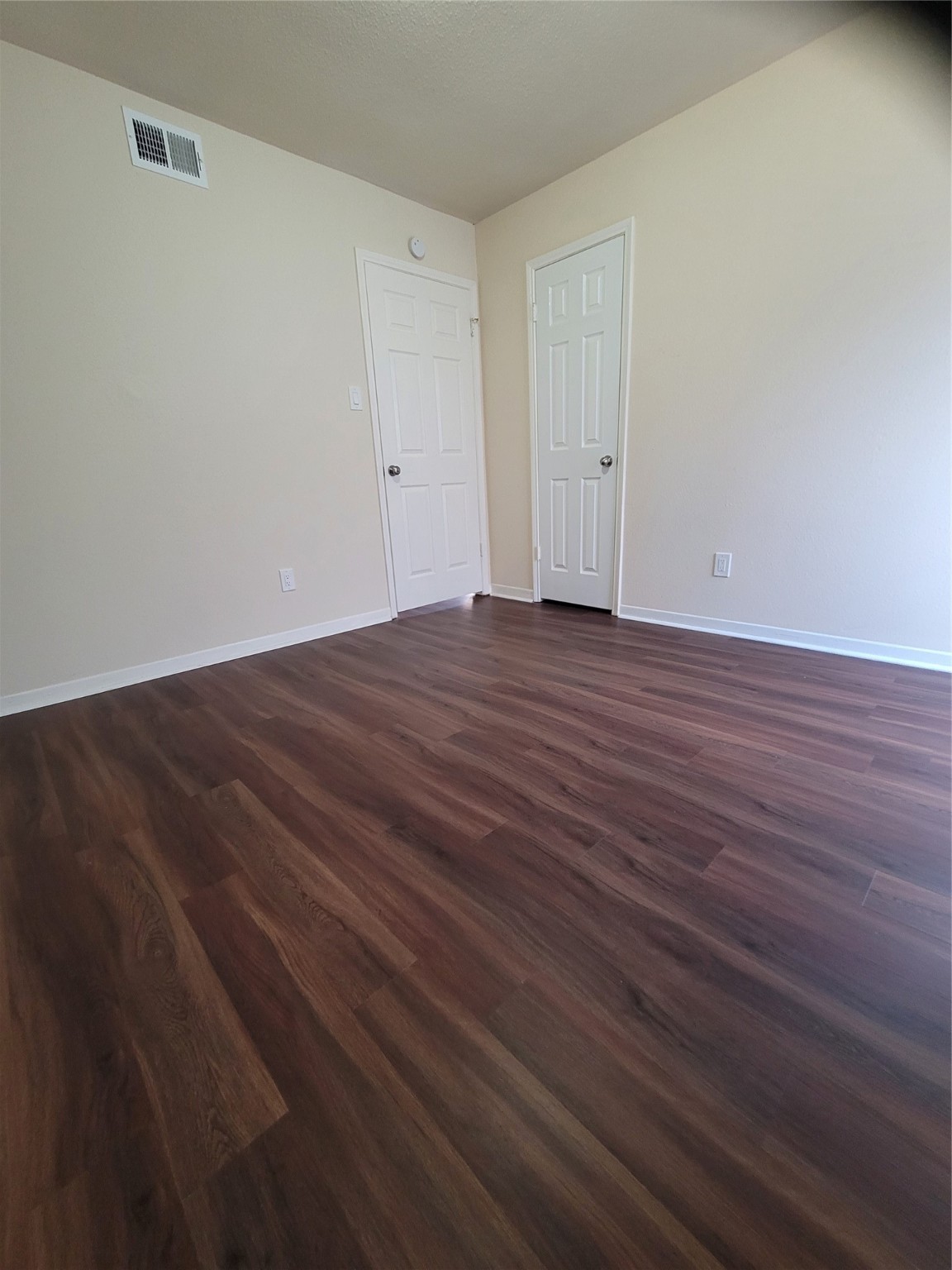 9350 Country Creek Street, Unit 81 Houston, TX 77036 - Photo 8 of 10 a view of an empty room with wooden floor