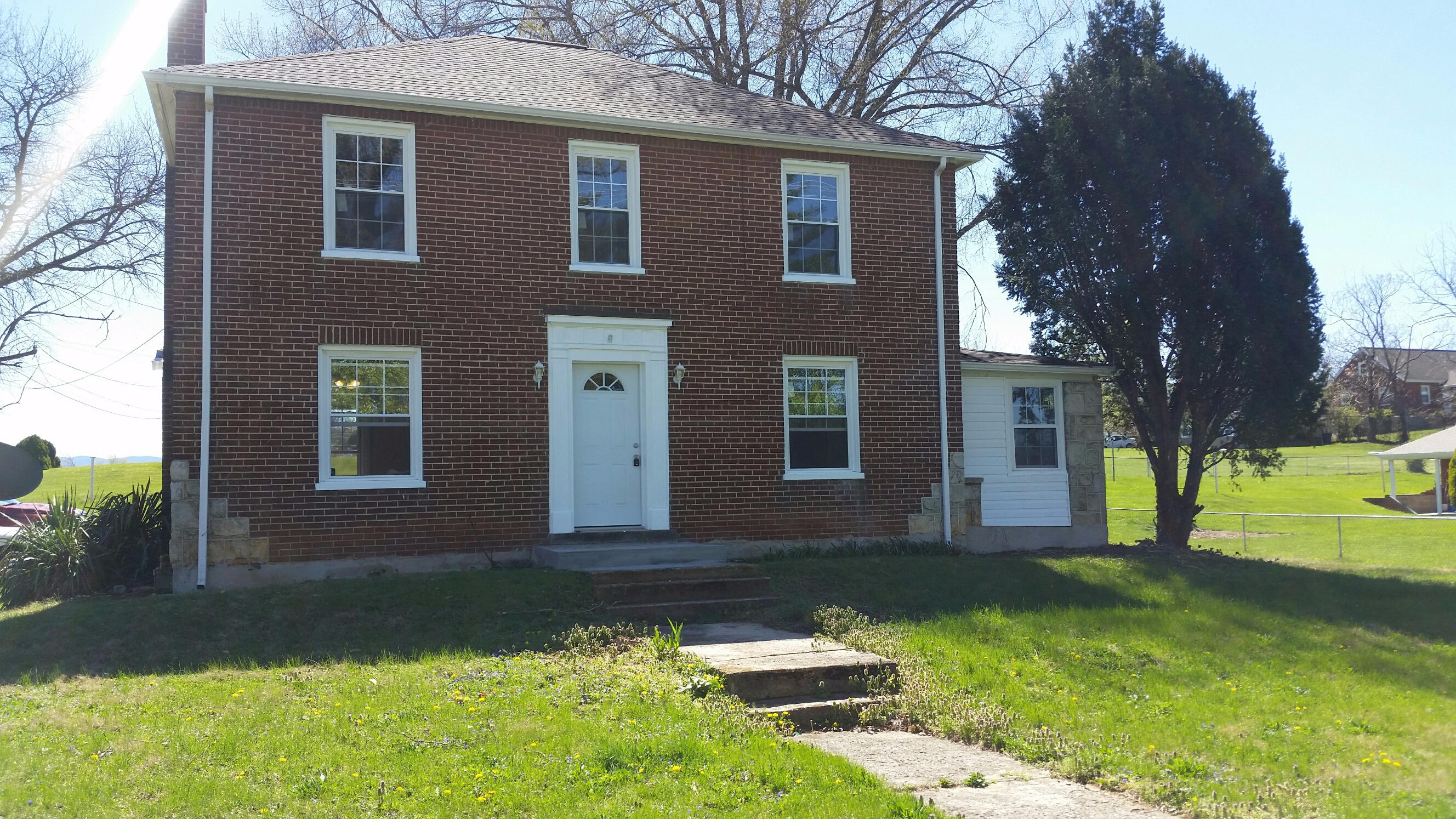 3204 Cove Road Roanoke, VA 24017 - Photo 1 of 17 Front View