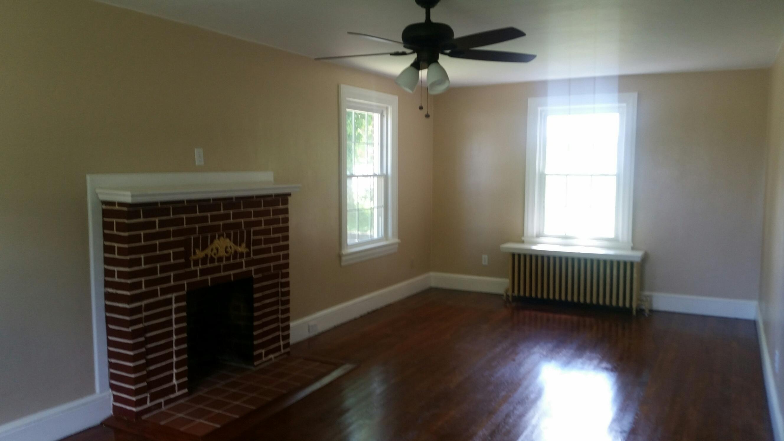 3204 Cove Road Roanoke, VA 24017 - Photo 8 of 17 Living Room