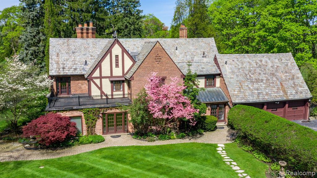 1370 Country Club Road Bloomfield Hills, MI 48304 - Photo 37 of 39 Gallery Image 37