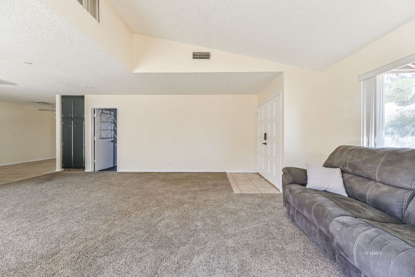 1123 Randall Street Ridgecrest, CA 93555 - Photo 6 of 28