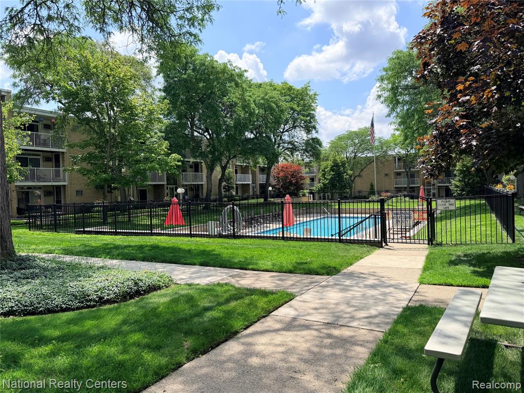 4913 Crooks Road, Unit G4 Royal Oak, MI 48073 - Photo 5 of 19 Gallery Image 5