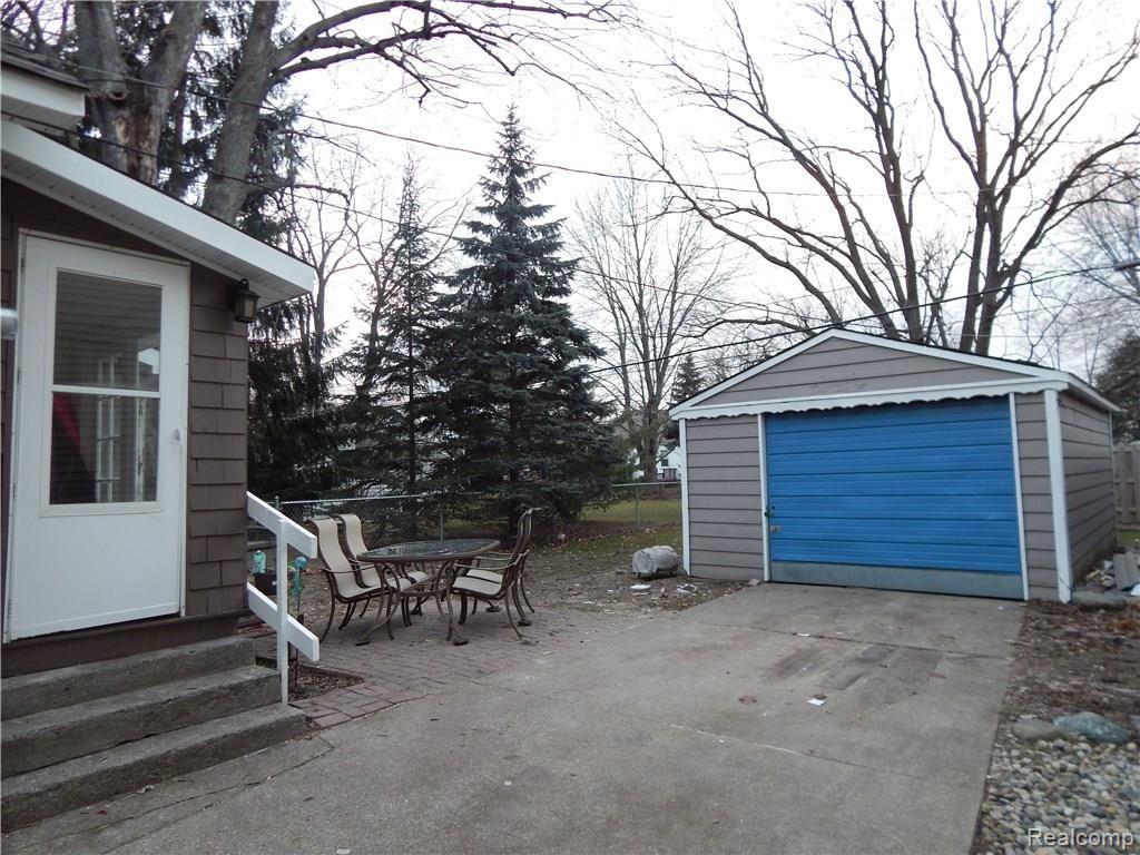 2168 Roslyn Road Grosse Pointe, MI 48236 - Photo 38 of 45 DSCN2591.jpg