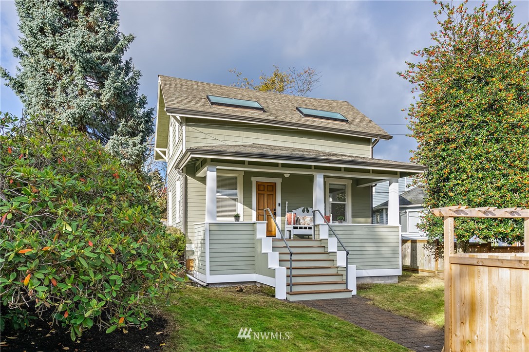 10415 Renton Avenue South Seattle, WA 98178 - Photo 1 of 29 Gallery Image 1