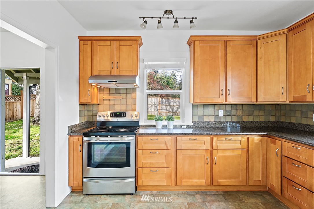 10415 Renton Avenue South Seattle, WA 98178 - Photo 13 of 29 Gallery Image 13