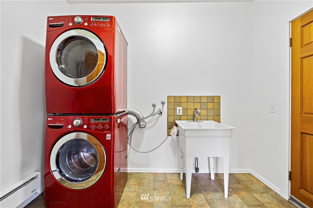 10415 Renton Avenue South Seattle, WA 98178 - Photo 14 of 29 Gallery Image 14