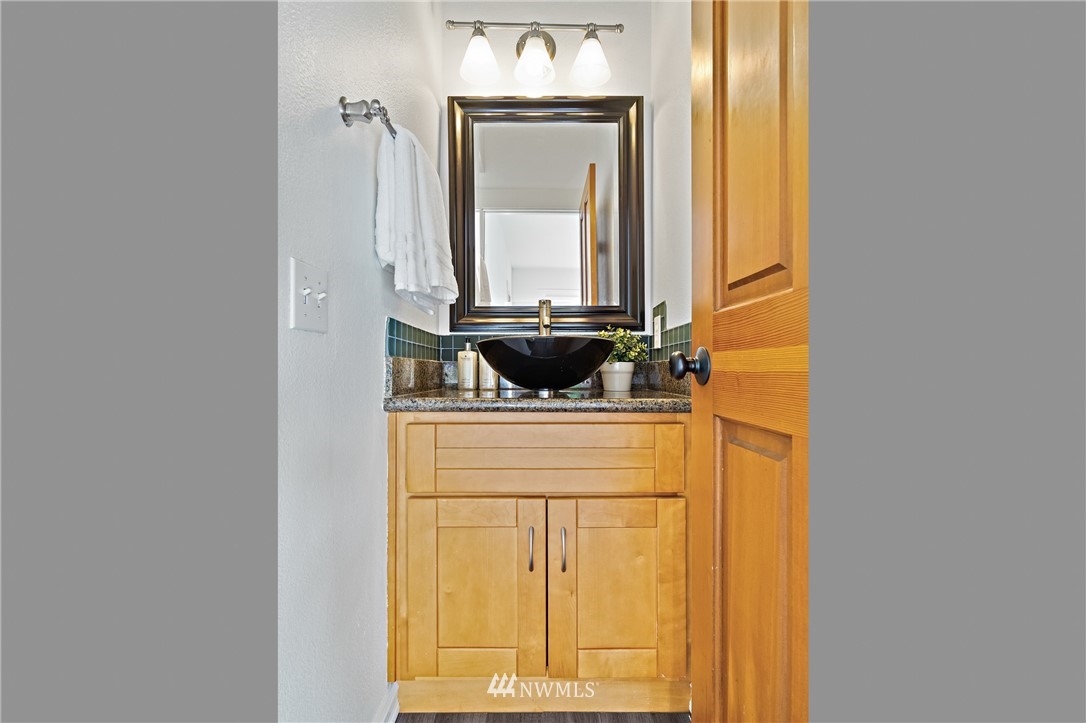 10415 Renton Avenue South Seattle, WA 98178 - Photo 15 of 29 Gallery Image 15
