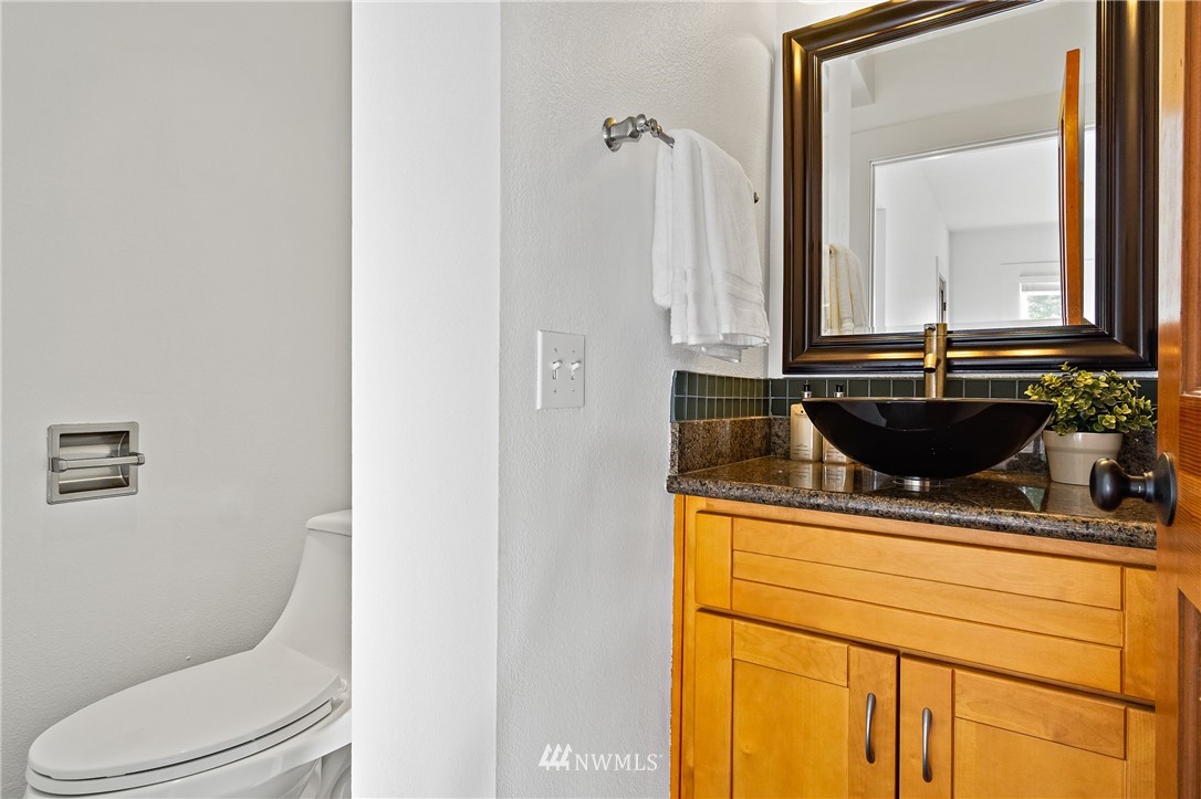 10415 Renton Avenue South Seattle, WA 98178 - Photo 16 of 29 Gallery Image 16