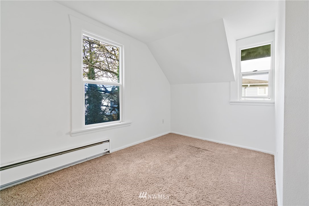 10415 Renton Avenue South Seattle, WA 98178 - Photo 17 of 29 Gallery Image 17