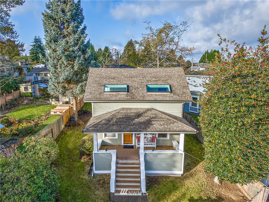 10415 Renton Avenue South Seattle, WA 98178 - Photo 3 of 29 Gallery Image 3