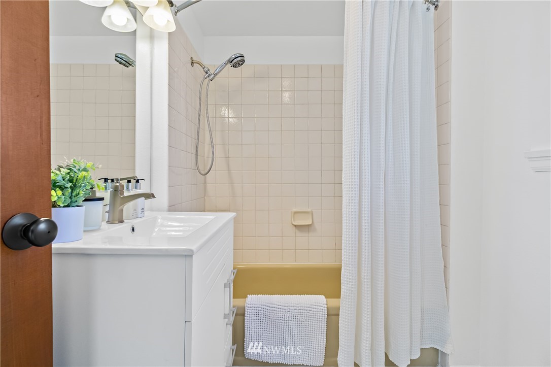 10415 Renton Avenue South Seattle, WA 98178 - Photo 25 of 29 Gallery Image 25