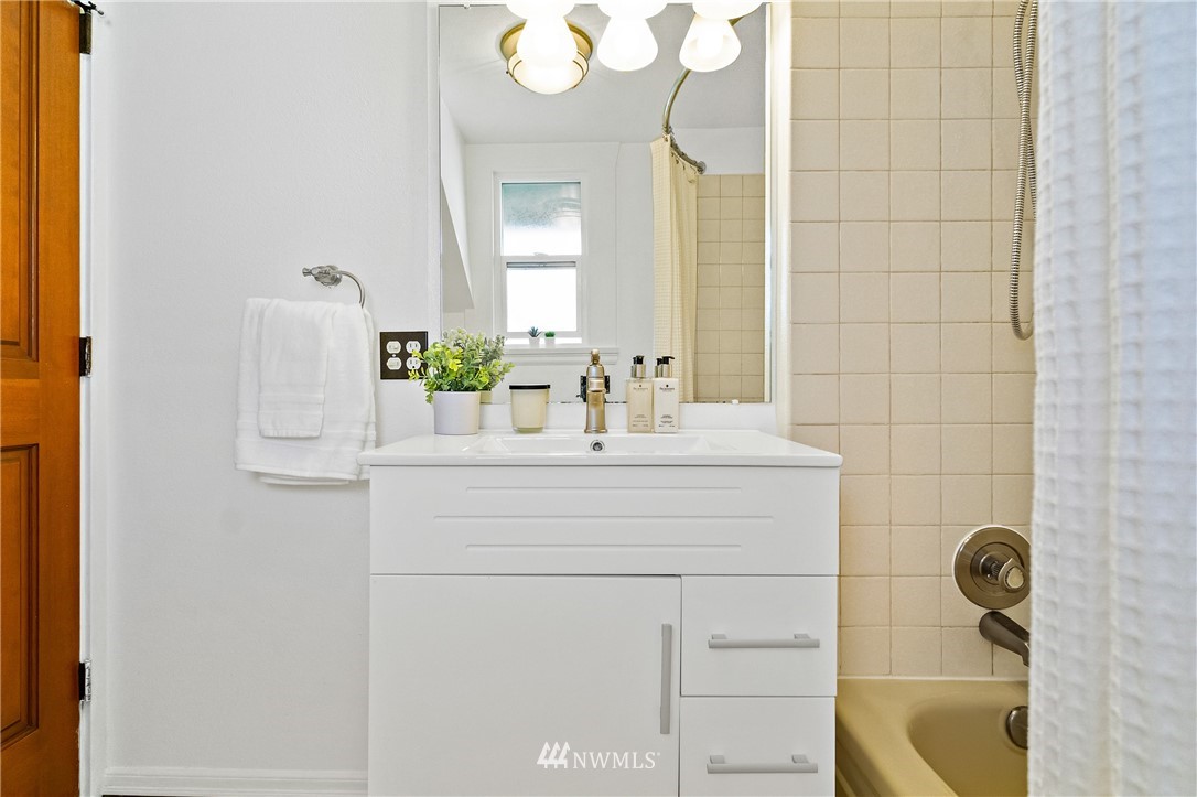 10415 Renton Avenue South Seattle, WA 98178 - Photo 26 of 29 Gallery Image 26