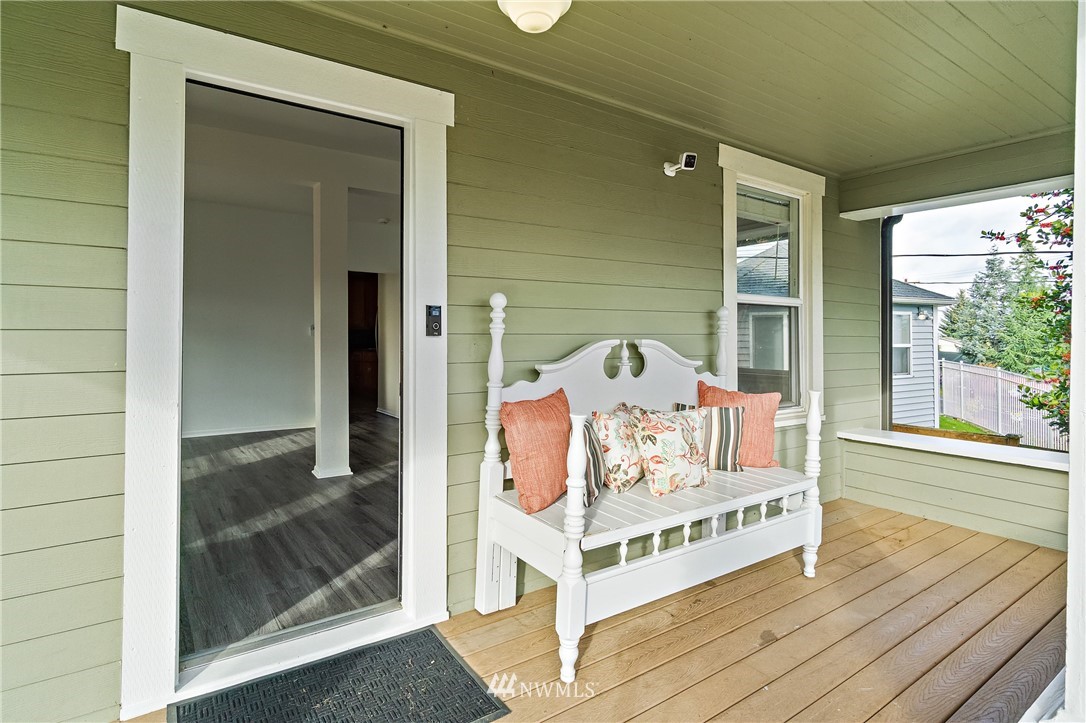 10415 Renton Avenue South Seattle, WA 98178 - Photo 4 of 29 Gallery Image 4