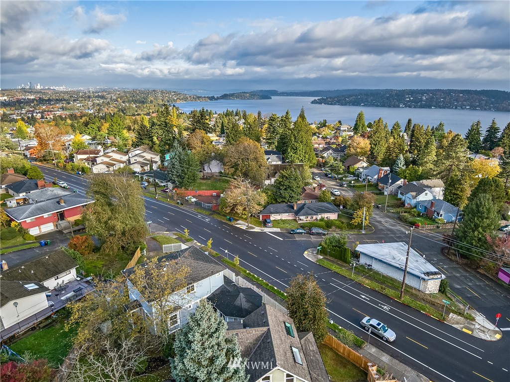 10415 Renton Avenue South Seattle, WA 98178 - Photo 5 of 29 Gallery Image 5