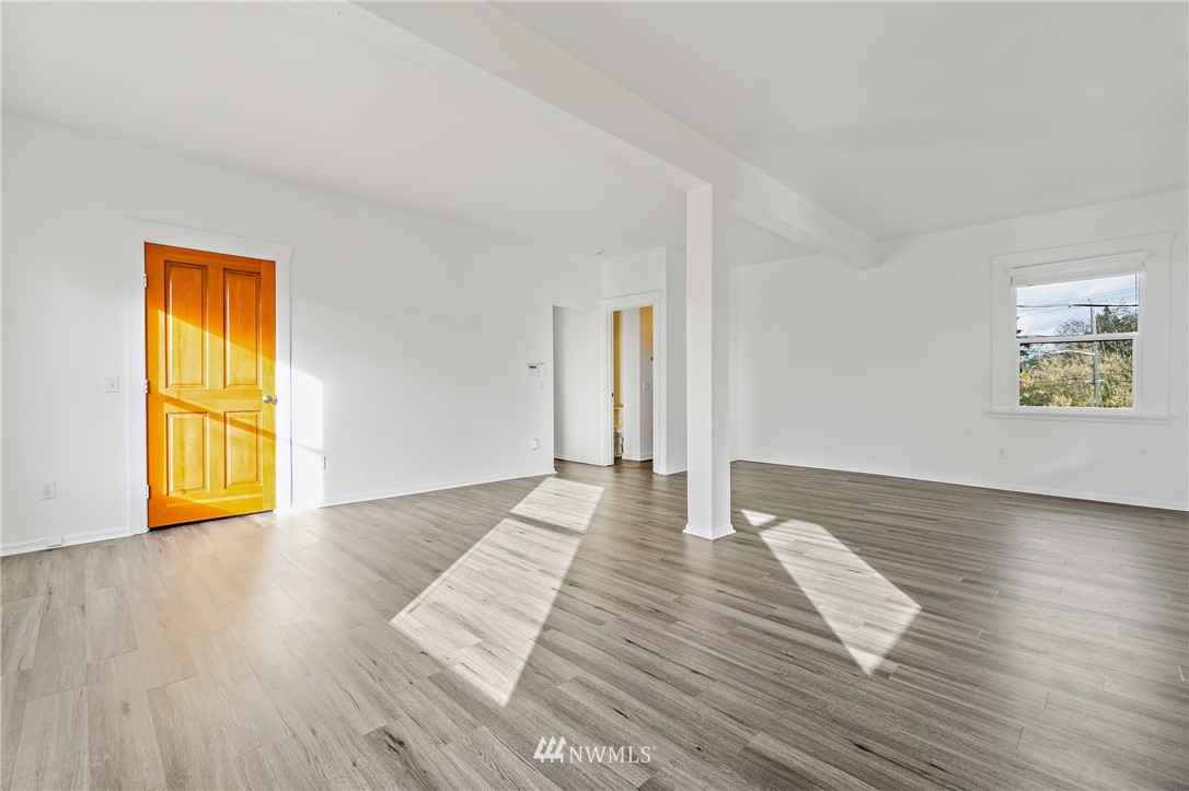 10415 Renton Avenue South Seattle, WA 98178 - Photo 7 of 29 Gallery Image 7