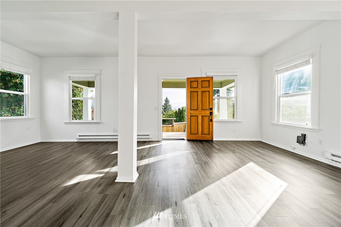10415 Renton Avenue South Seattle, WA 98178 - Photo 8 of 29 Gallery Image 8