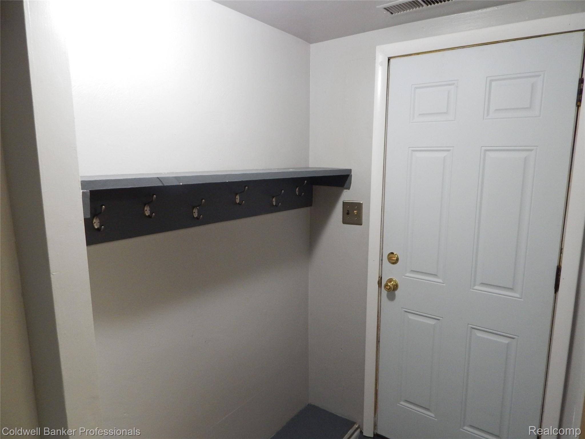 509 West Coulter Road Lapeer, MI 48446 - Photo 38 of 55 mud room.JPG