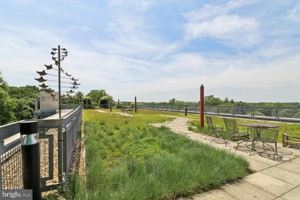 a view of a tennis court