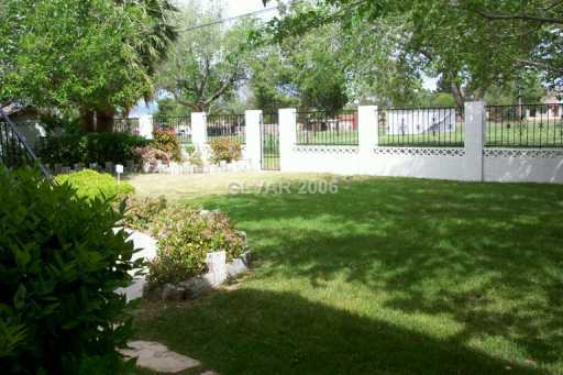 421 Blackridge Road Henderson, NV 89015 - Photo 6 of 7 Yard/Garden.