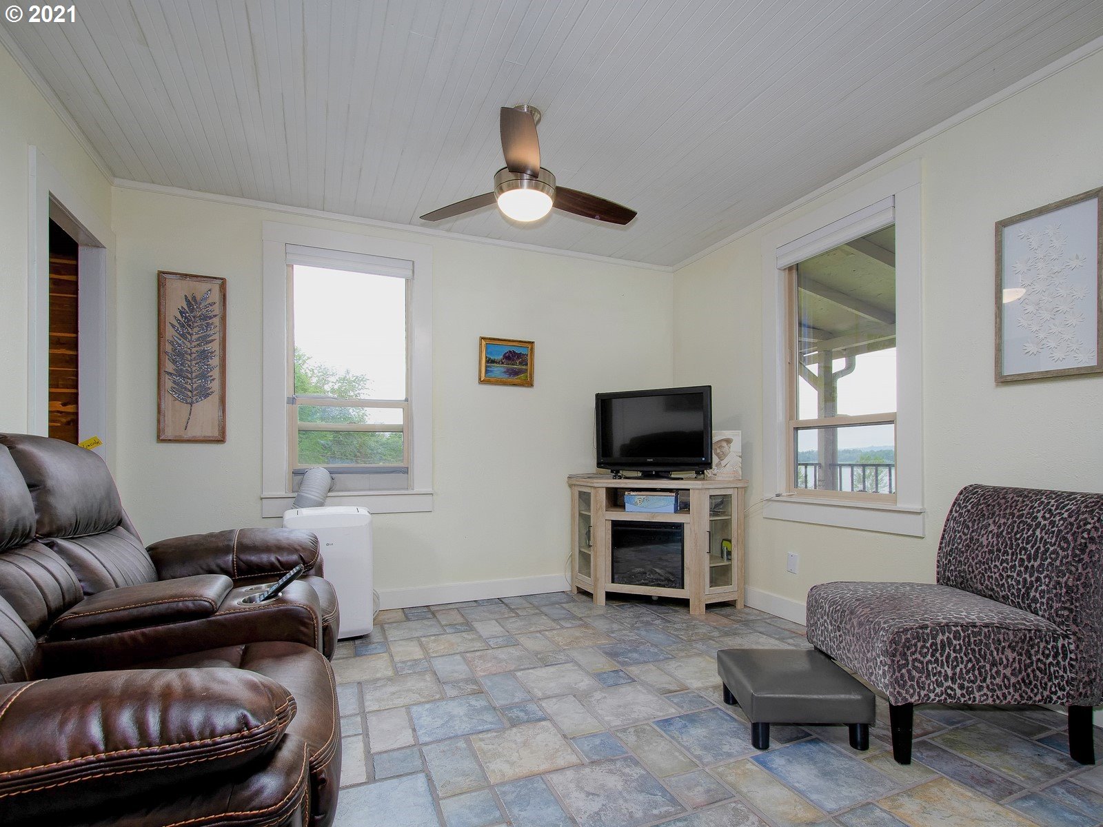 2980 Northeast Rasmussen Road Corbett, OR 97019 - Photo 12 of 29 Gallery Image 12