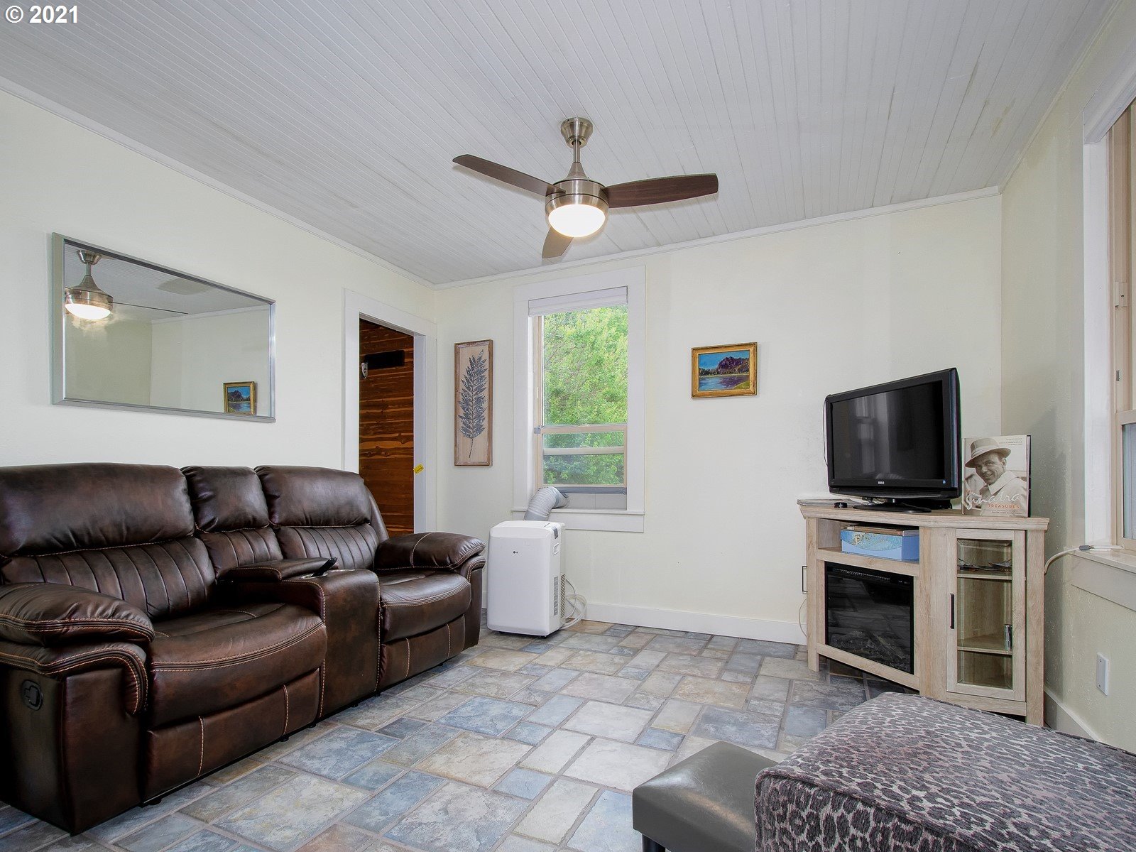 2980 Northeast Rasmussen Road Corbett, OR 97019 - Photo 13 of 29 Gallery Image 13
