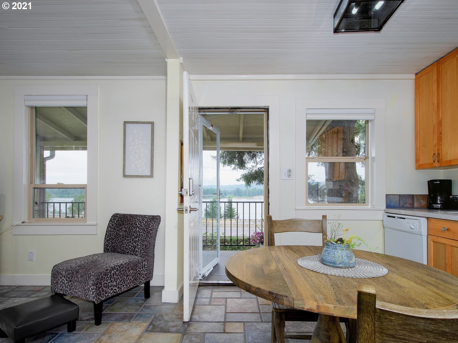 2980 Northeast Rasmussen Road Corbett, OR 97019 - Photo 3 of 29 Gallery Image 3
