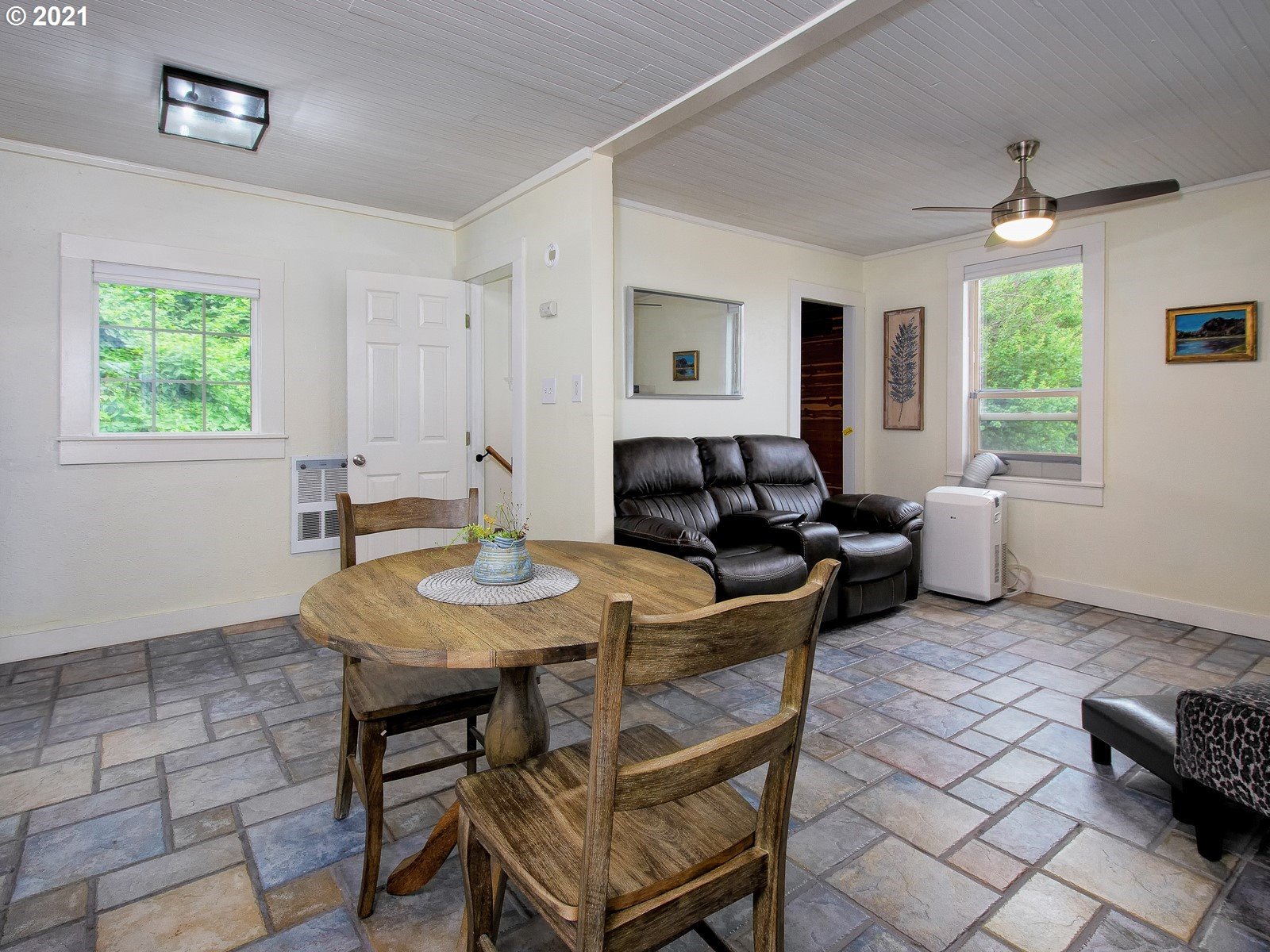 2980 Northeast Rasmussen Road Corbett, OR 97019 - Photo 4 of 29 Gallery Image 4