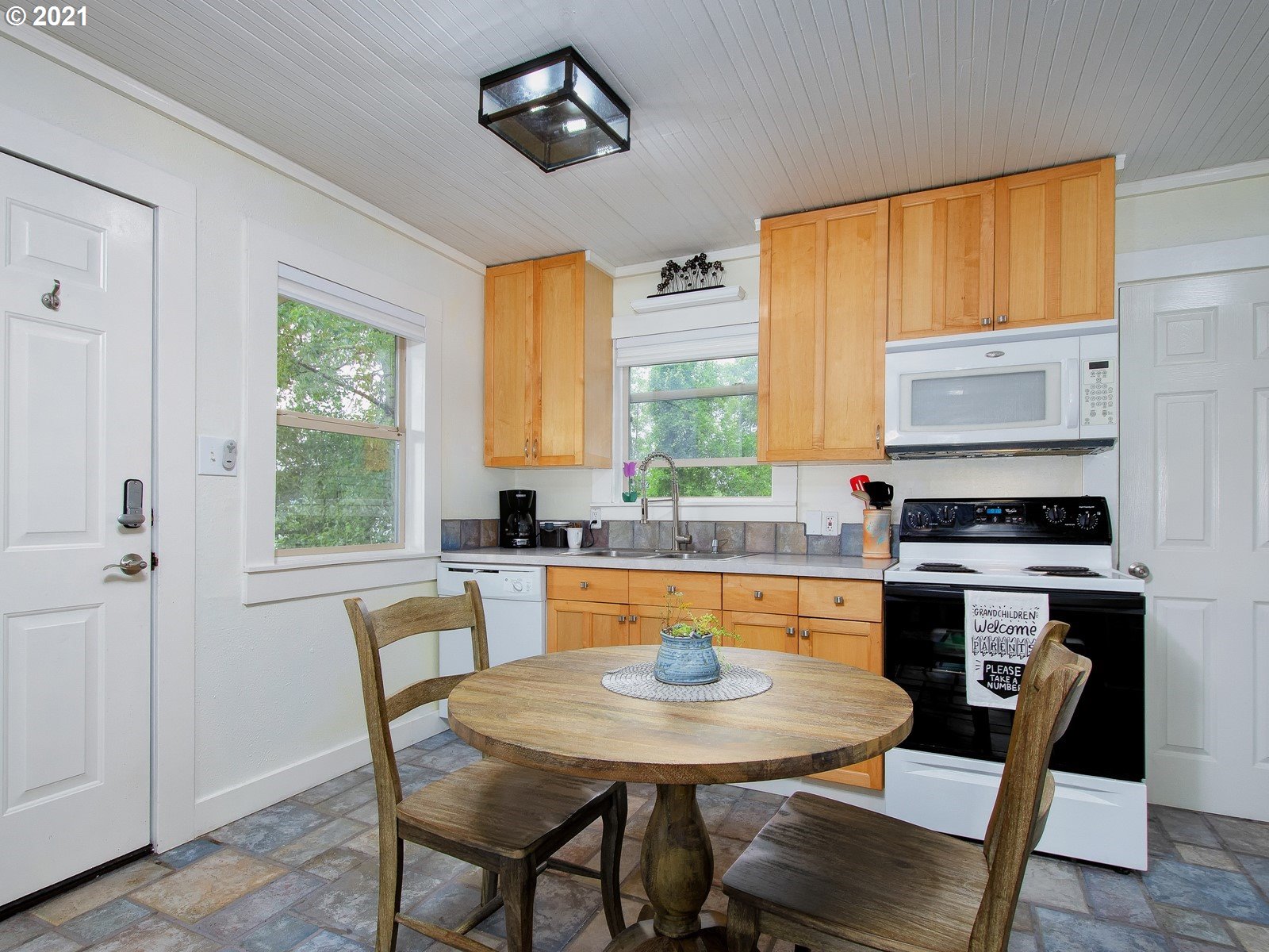 2980 Northeast Rasmussen Road Corbett, OR 97019 - Photo 7 of 29 Gallery Image 7