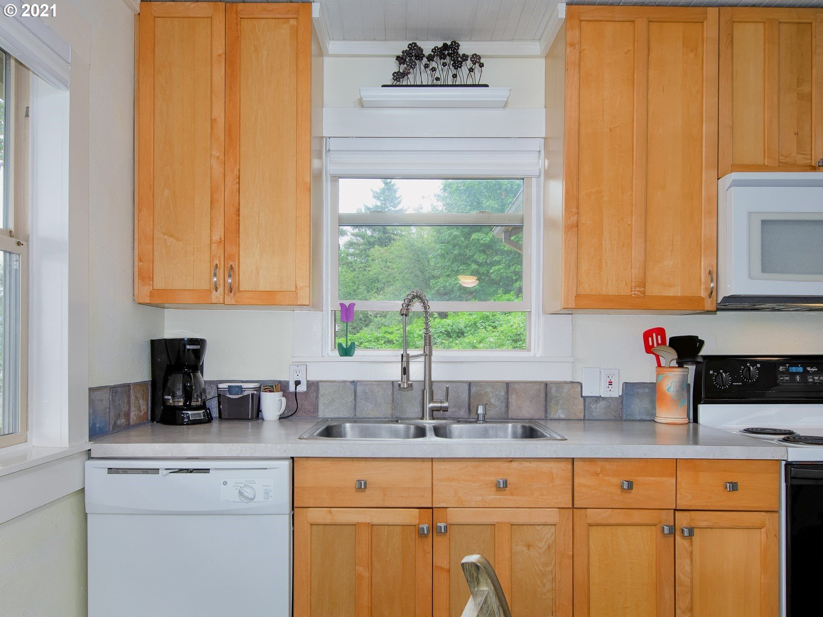 2980 Northeast Rasmussen Road Corbett, OR 97019 - Photo 9 of 29 Gallery Image 9
